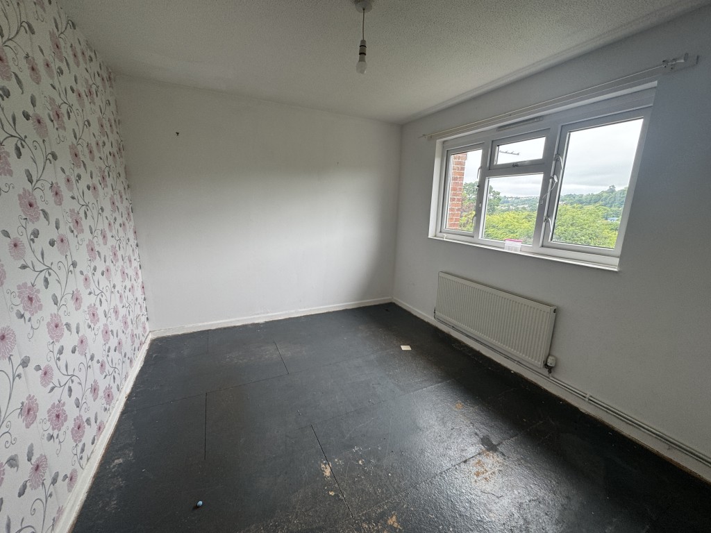Lot: 127 - END-TERRACE HOUSE FOR IMPROVEMENT - Bedroom two